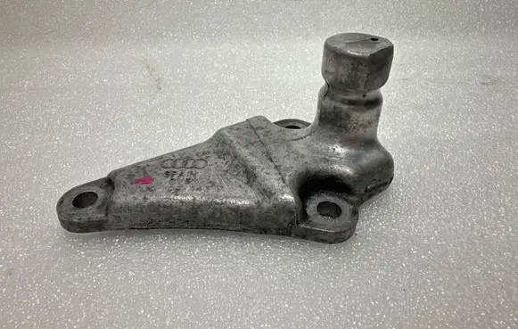 Audi A6 S6 C5 4B Engine mounting bracket 8D0199343J