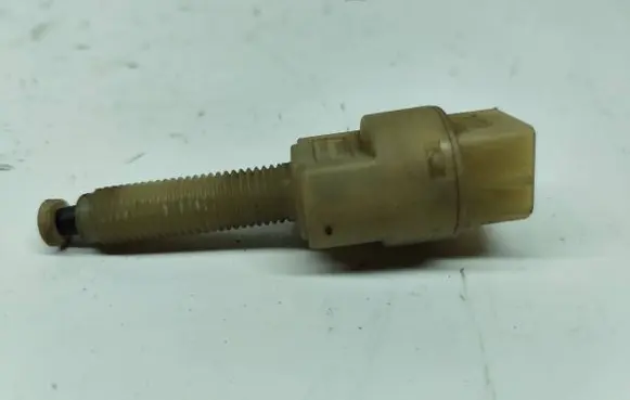 Volkswagen PASSAT B5.5 Brake pedal sensor switch 4A0945515A