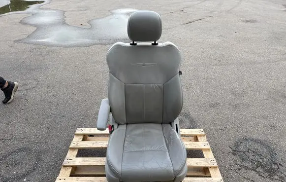 Chrysler Grand Voyager V Front driver seat 516458N 13679715
