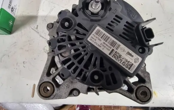 Renault Trafic III (X82) Generator/alternator 231007033R FG15T030 231008125R