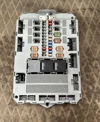 Jaguar XF X250 Fuse module 9X2314D628AC 7370011040