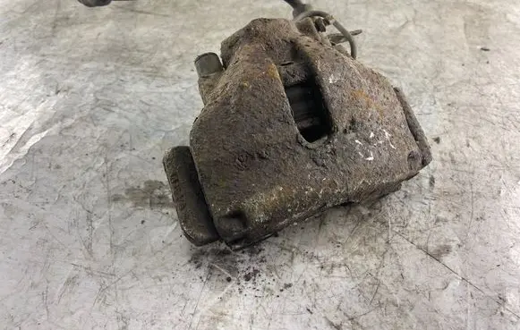Volkswagen PASSAT B5 Front brake caliper
