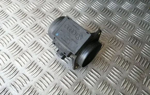Volkswagen PASSAT B4 Mass air flow meter 074906461 71822101