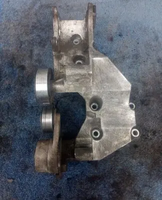 Hyundai Santa Fe Power steering pump mounting bracket 