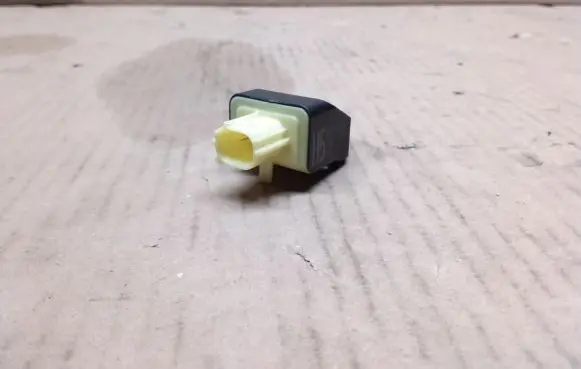 Toyota RAV 4 (XA40) Airbag deployment crash/impact sensor 8983133050