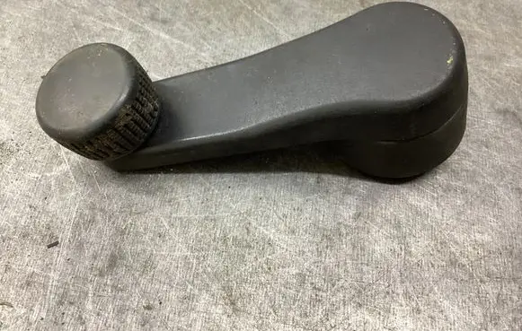 Volkswagen Caddy Front door window winding handle 2K0837581