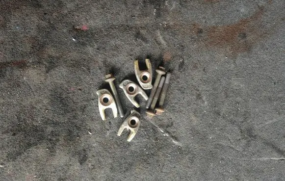 Nissan Qashqai Fuel Injector clamp holder 