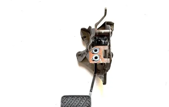 Nissan Leaf II (ZE1) Brake pedal 465015SA1B