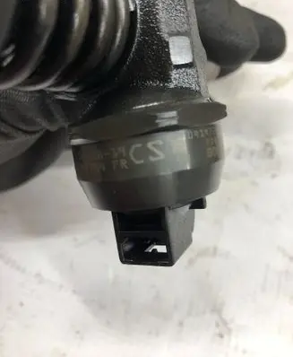 Volkswagen Caddy Fuel injector 0414720313