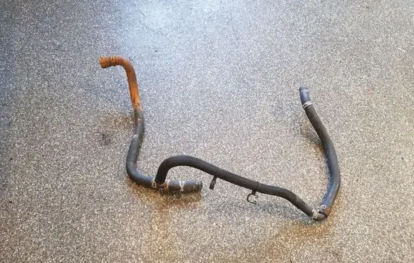 Coolant pipe/hose