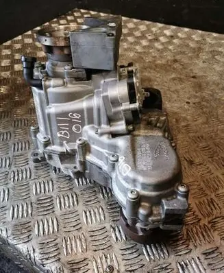 Jaguar XF Gearbox transfer box case DW937K780AE B11016