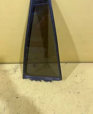 Toyota RAV 4 (XA30) Front triangle window/glass RZ1R11P6