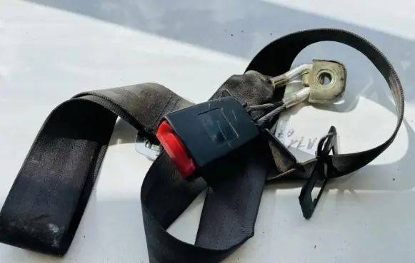Audi A4 S4 B6 8E 8H Middle seatbelt (rear) 8e0857713 561030400