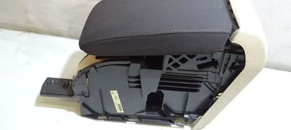Volkswagen Golf VI Armrest 1K0864207E