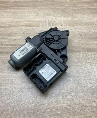 Volkswagen Golf V Front door window regulator motor 1K0959793J 1T0959701D