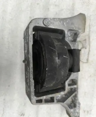 Mazda 3 III Engine mount vacuum valve 40740-JY00A