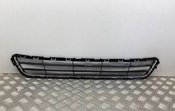 Ford Fusion II Front bumper upper radiator grill DS7317B968AAW