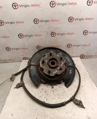 Toyota RAV 4 (XA30) Rear wheel hub