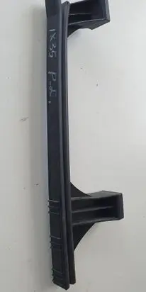 Hyundai ix35 Front door windshield rail 