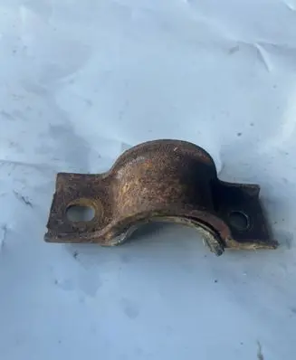 Mitsubishi Pajero Sway bar bush bracket, front 