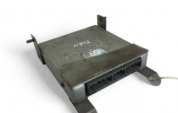 Mazda 323 Engine control unit/module ECU Z57818881