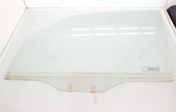Mitsubishi Pajero Front door window glass four-door