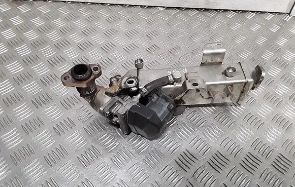 BMW 3 E90 E91 EGR valve cooler 7810871 7810751