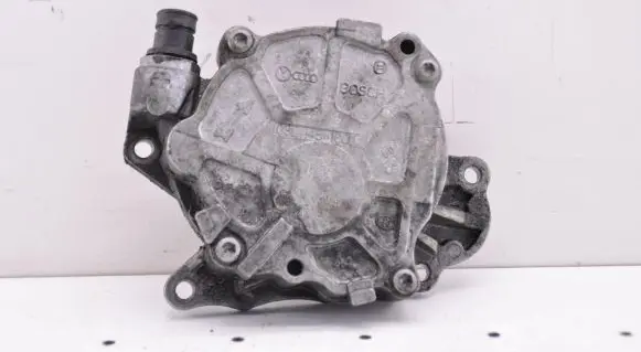 Volkswagen Golf VI Vacuum pump 03L145100C