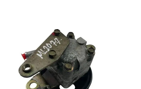 Nissan X-Trail T30 Power steering pump 8H305A