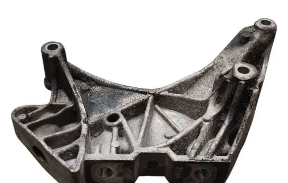 Volkswagen PASSAT CC Engine mounting bracket 06J199207P