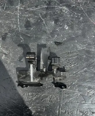 BMW X4M F98 Radiator mount bracket 8058626