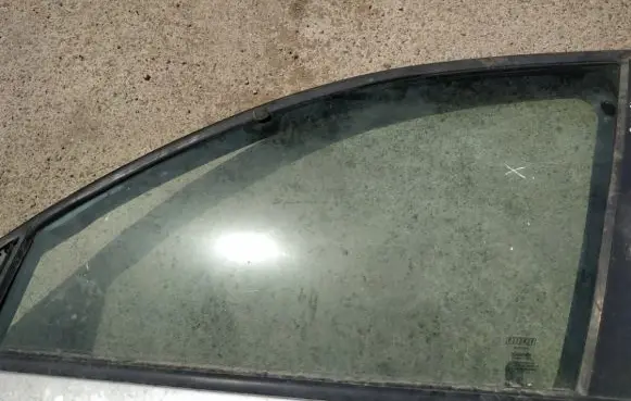 Fiat Marea Front door window glass four-door