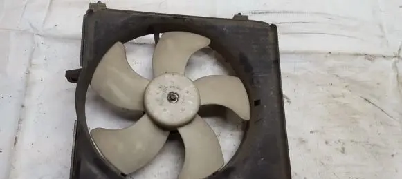 Radiator cooling fan shroud