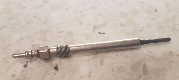 Volkswagen PASSAT B7 Glow plug 0250403007