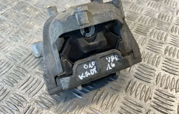 Volkswagen Caddy Engine mount bracket