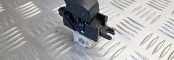 Nissan Almera N16 Electric window control switch 1222Z