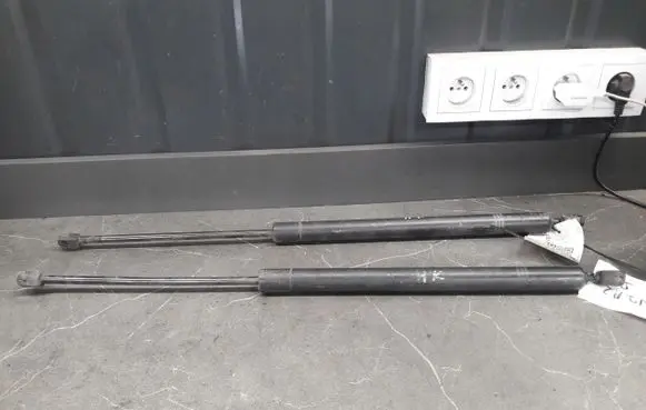 Volkswagen Transporter - Caravelle T4 Tailgate strut 701829331S