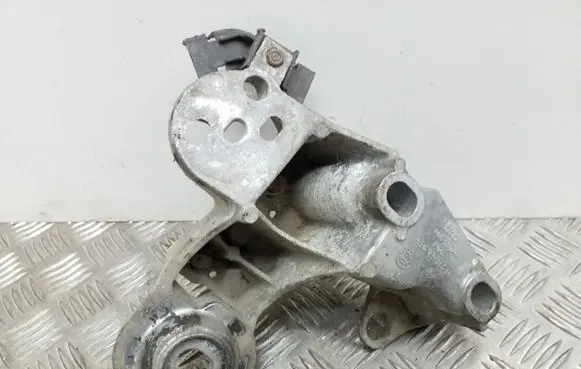 Audi A4 S4 B6 8E 8H Engine mounting bracket 8E0199352N