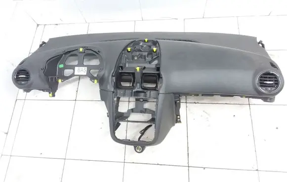 Opel Corsa D Dashboard 13184102 13205580