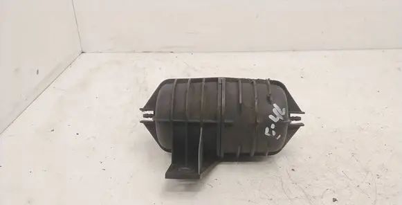 Vacuum air tank