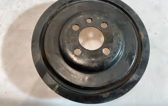 Volkswagen PASSAT B6 Crankshaft pulley 03G105243