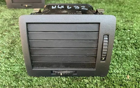 Skoda Fabia Mk1 (6Y) Dashboard side air vent grill/cover trim 6Y0819701