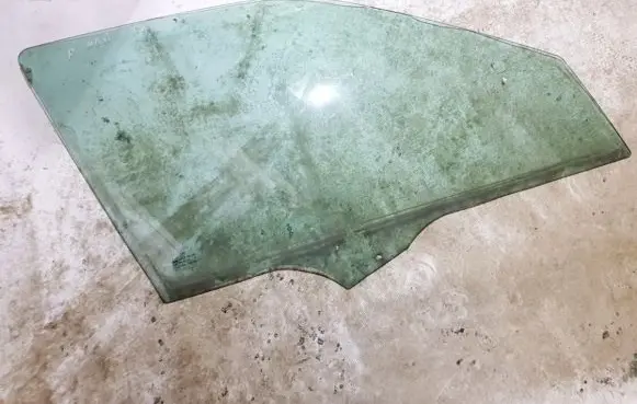 Peugeot 406 Front door window glass four-door