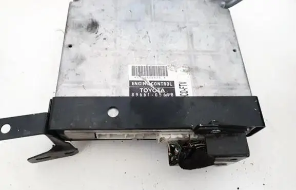 Toyota Avensis T250 Engine control unit/module MB1758006326