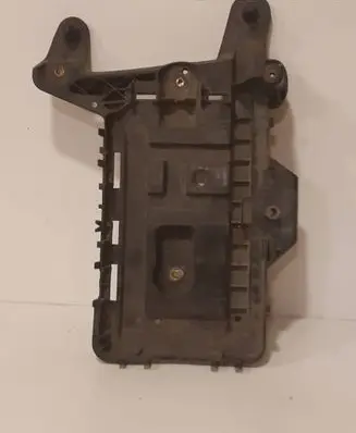 Volkswagen PASSAT B6 Battery box tray 1K0915335