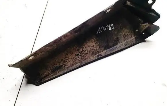 Rear bumper mounting bracket
