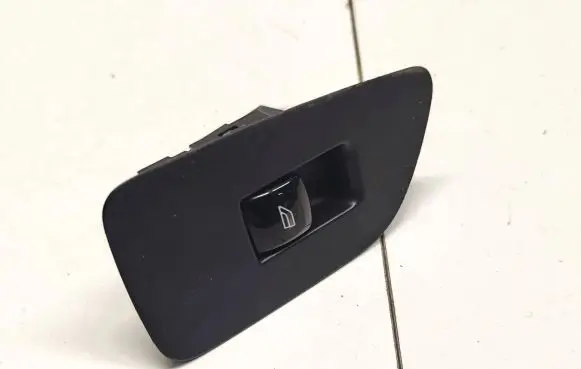 Volvo XC90 Electric window control switch 31376458 17W256