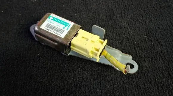 Subaru Legacy Airbag deployment crash/impact sensor 98236AG010 1879000700 XAD2F28620