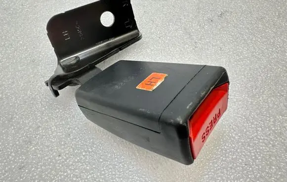Hyundai i40 Rear seatbelt buckle 