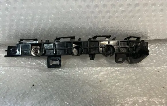 Rear bumper mounting bracket